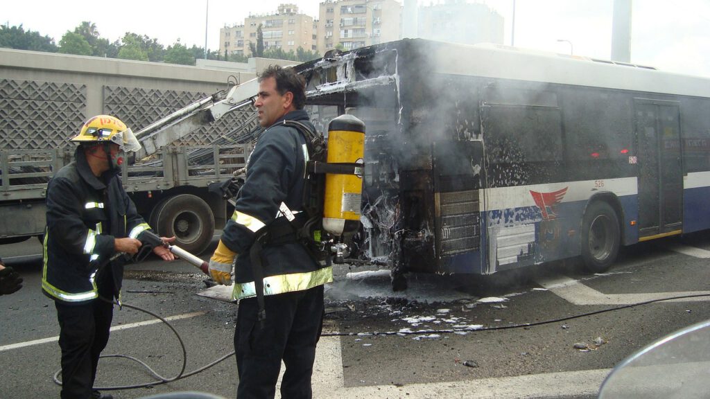bus, accident, fire-72213.jpg